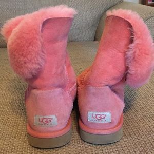 UGGS pink w/buttons